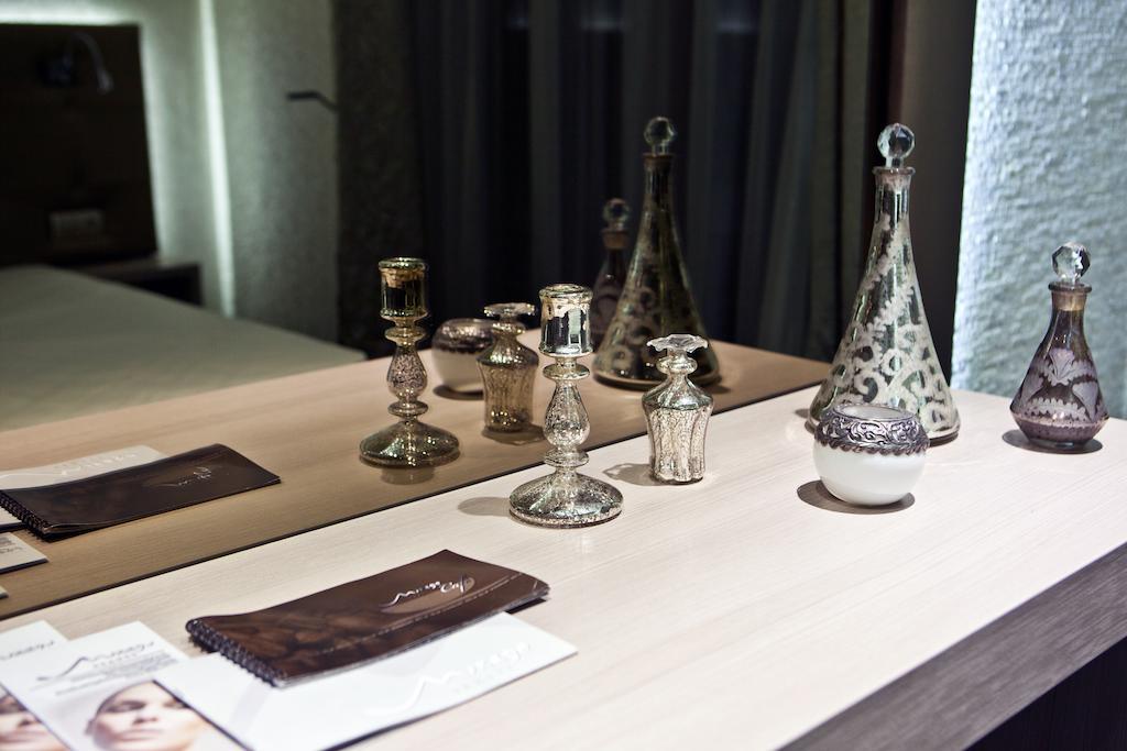 Mirage Hotel Sarvar Bilik gambar
