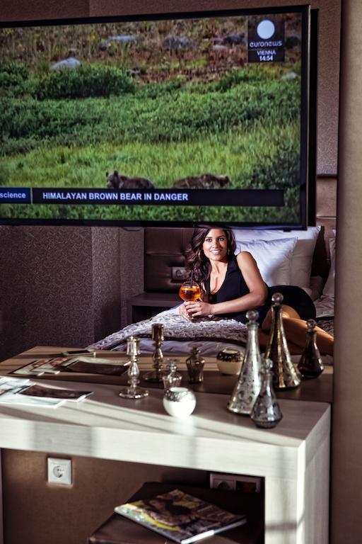 Mirage Hotel Sarvar Luaran gambar